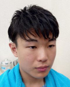 サイドパートバーバーフェードメンズスタイル