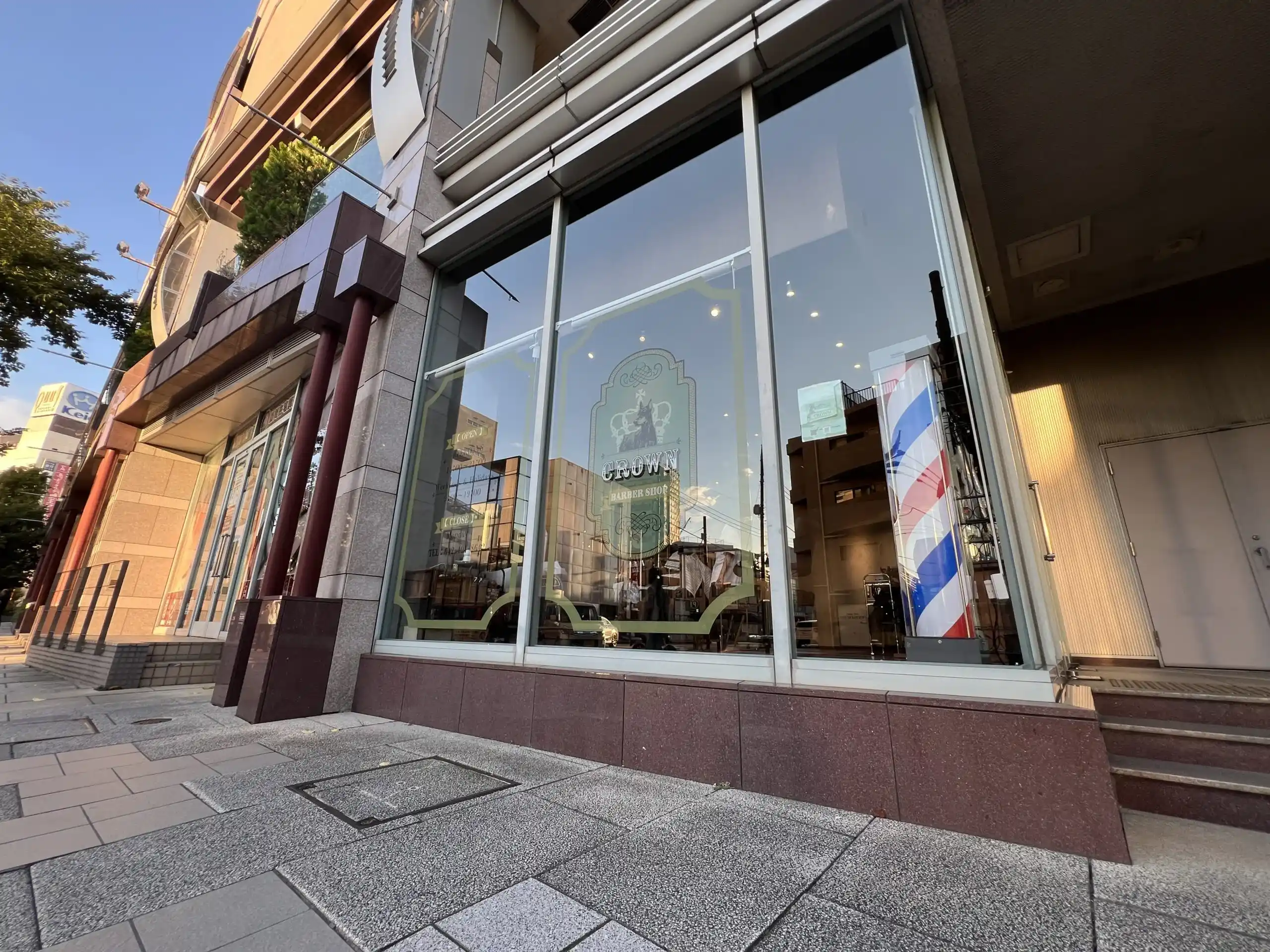 gentleman’s barber CROWN