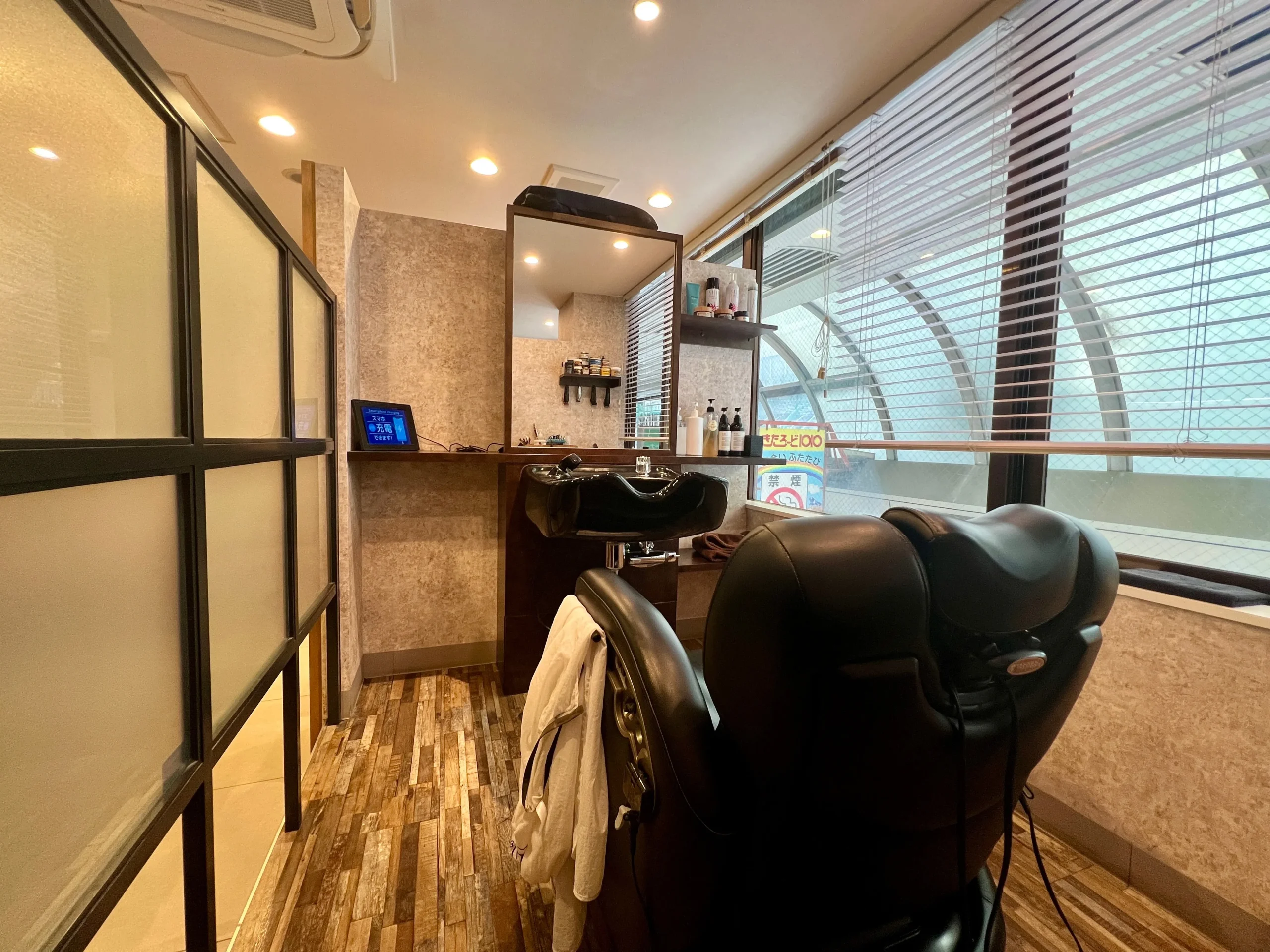 サロン内観③
