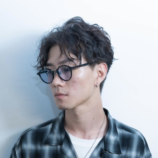 ナチュラルセンターパート×ニュアンスパーマ