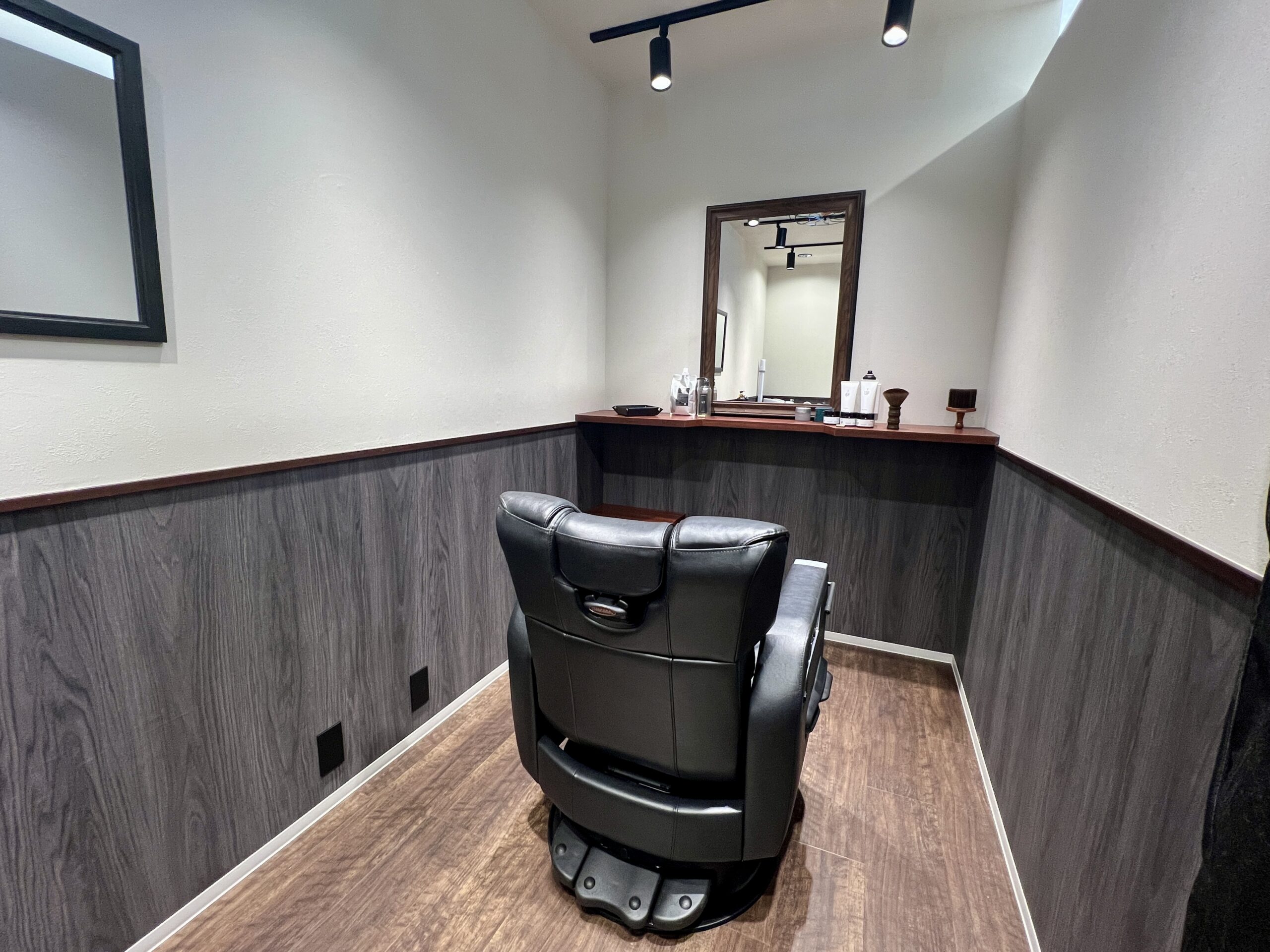 UN businessman barber